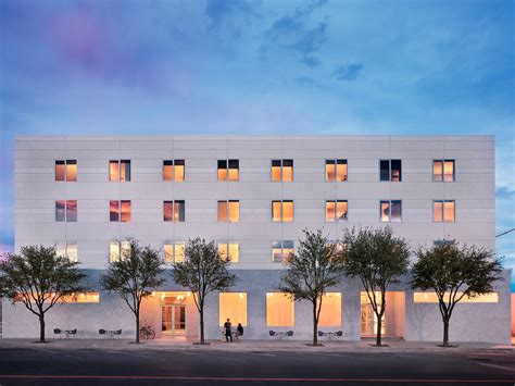 Hotel st george marfa - Mar 9, 2017 · Enter Hotel Saint George, the latest gap-filling addition to Marfa’s hotel scene.This new addition to Marfa is a minimalist marvel that has been thoughtfully designed by Houston-based ...